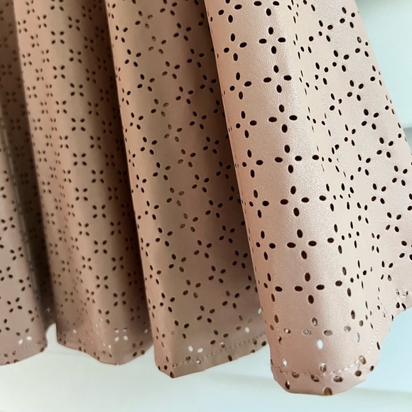 ANTHROPOLOGIE Sunday In Brooklyn Astral Swing Skirt, Vegan Leather Y2K - Picture 9 of 9